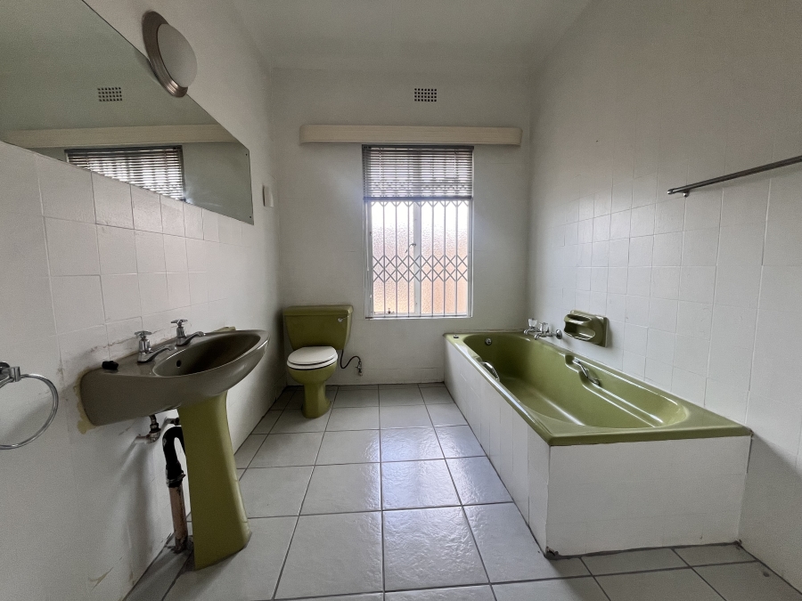 To Let 3 Bedroom Property for Rent in Flamwood North West
